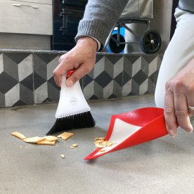 FLEXIBLE DUSTPAN SET